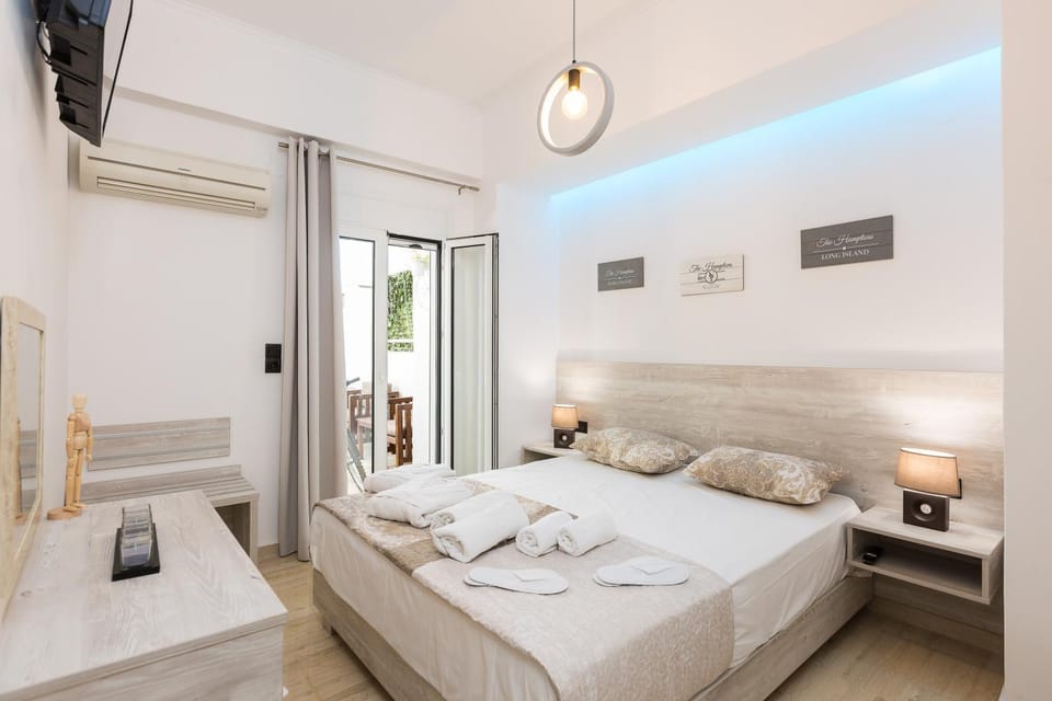 Bed, Photo of the whole room, Bedroom, Family