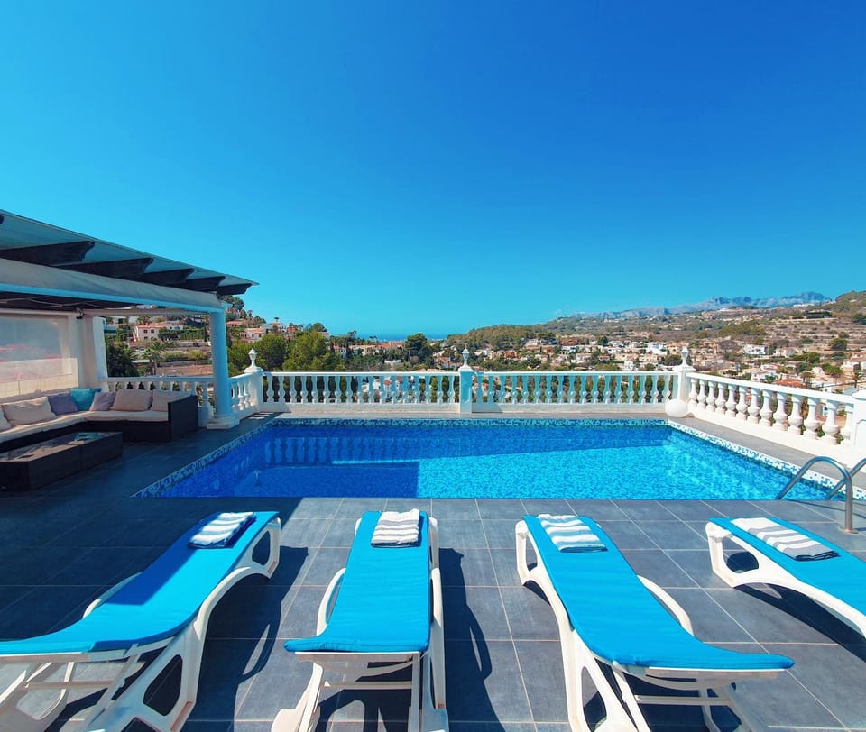 Balcony/Terrace, Pool view, Swimming pool, sunbed