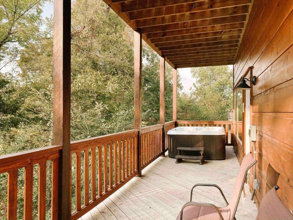Splash of Moonshine Heated Indoor Pool Hot Tub ArcadeGame Room Chalet in Pigeon Forge