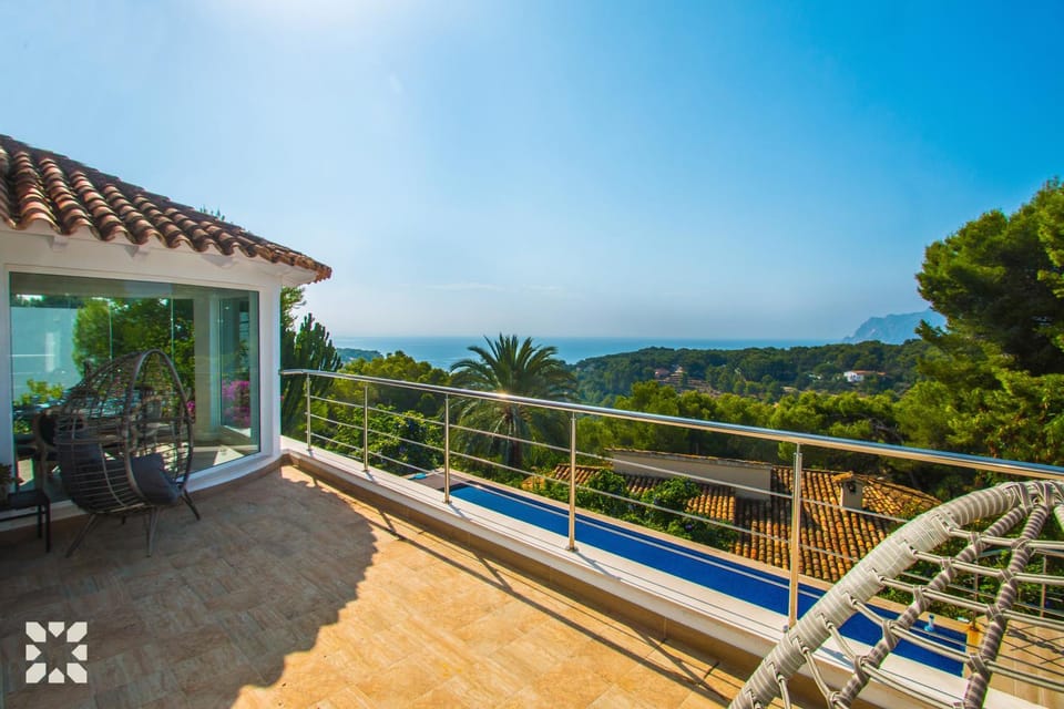 Patio, Day, Natural landscape, View (from property/room), Balcony/Terrace, Pool view, Sea view, Swimming pool, sunbed