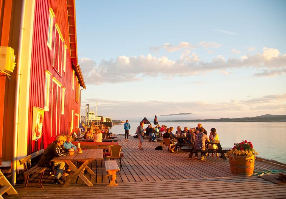 Restaurant/places to eat, Lake view