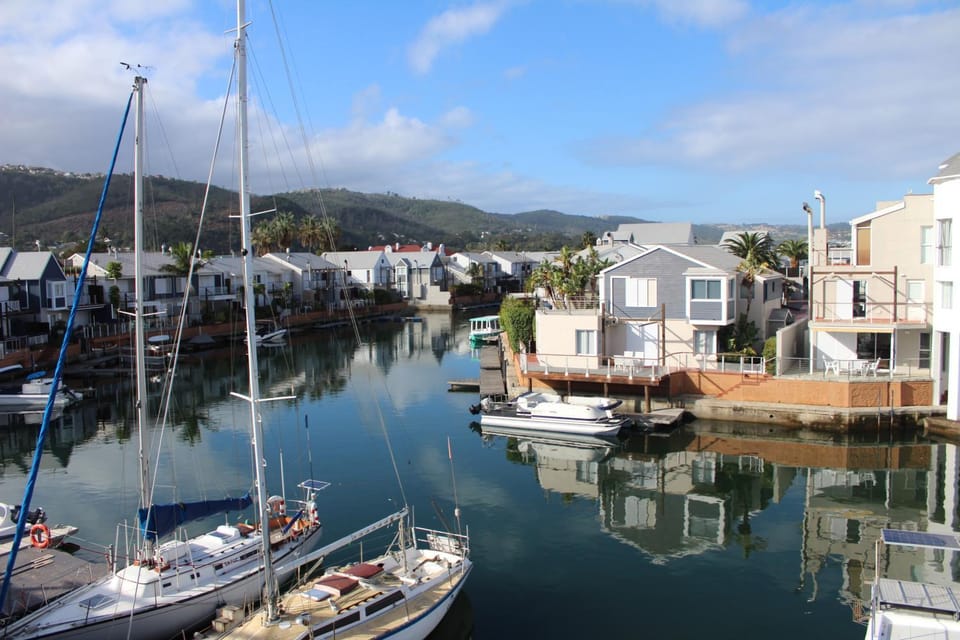 Neighbourhood, Lake view