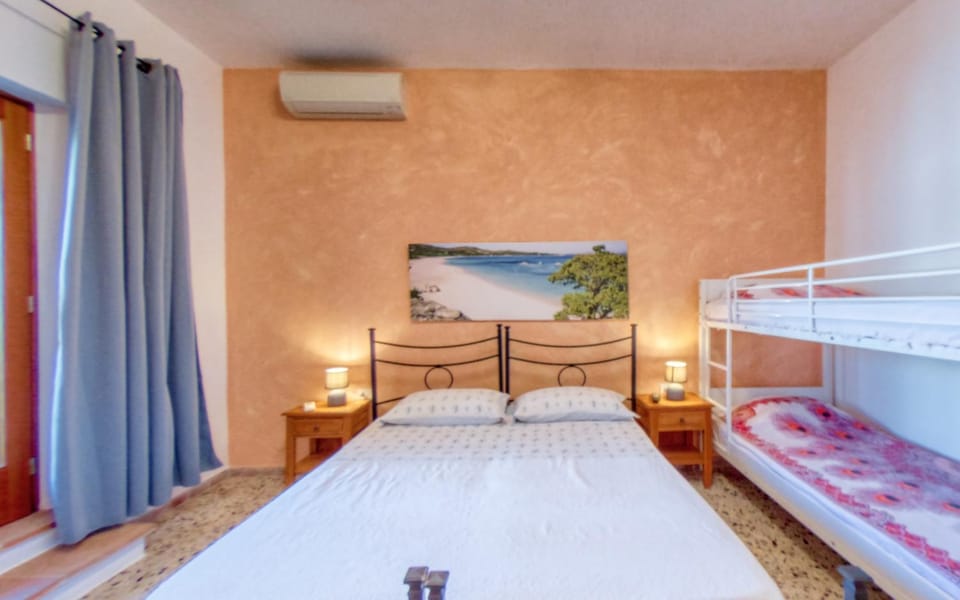 Bed, Photo of the whole room, Bedroom, bunk bed