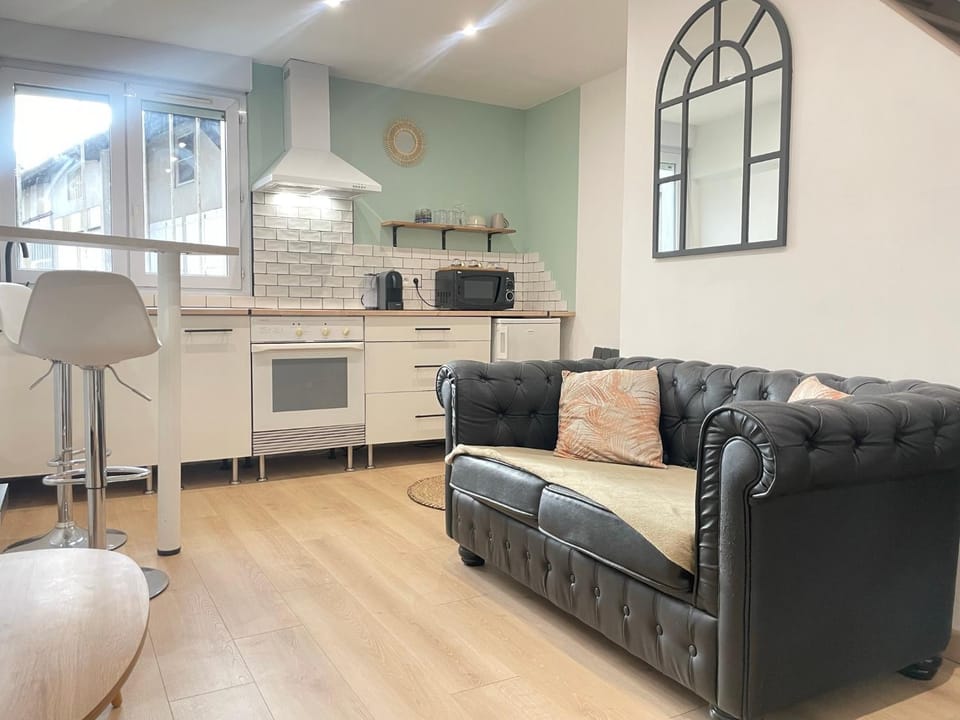 Kitchen or kitchenette, Living room