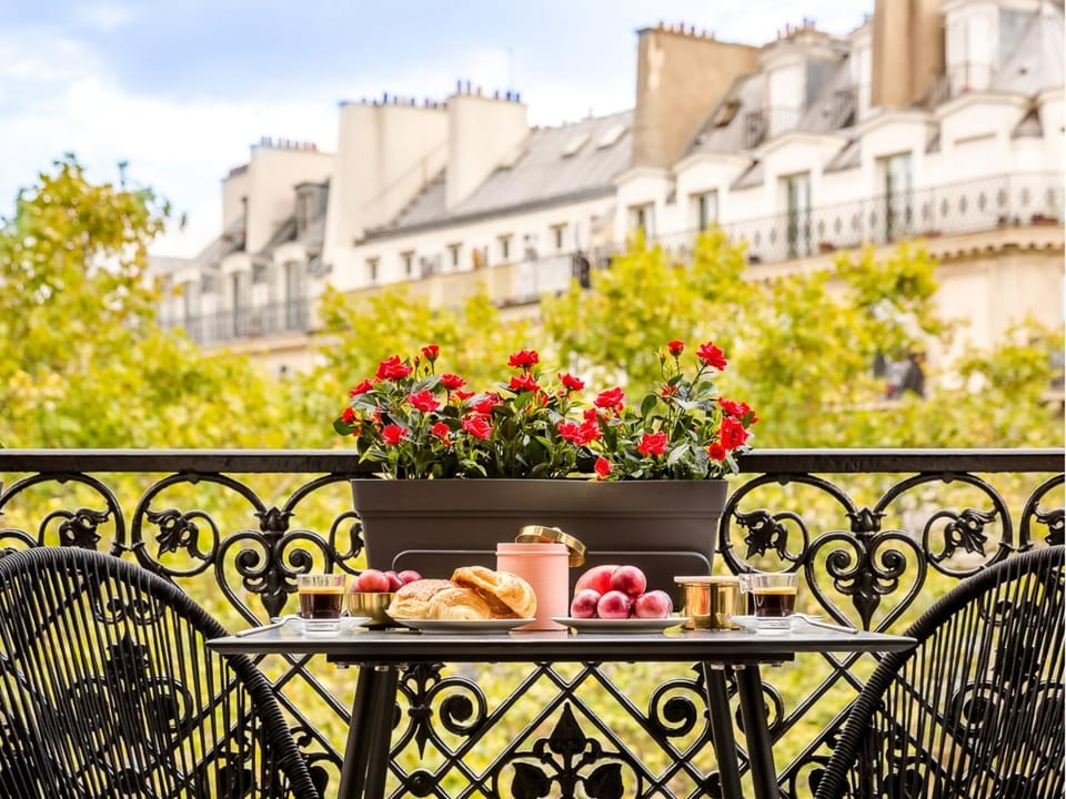 Spring, View (from property/room), Balcony/Terrace, Food and drinks, Dining area, Food, Garden view