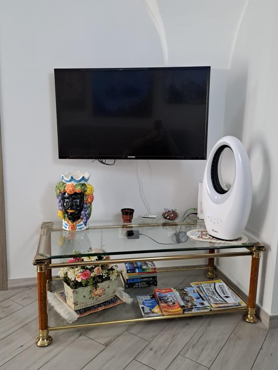 TV and multimedia, Decorative detail