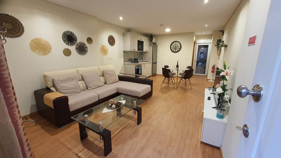 TV and multimedia, Kitchen or kitchenette, Living room, Dining area