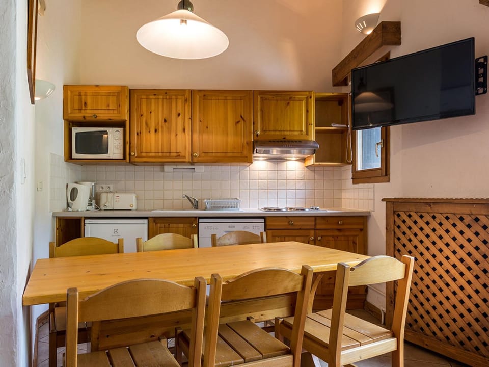 Superbe appartement au centre, proche pistes & commerces, 6 pers, WIFI - FR-1-519-21 Apartment in Val dIsere