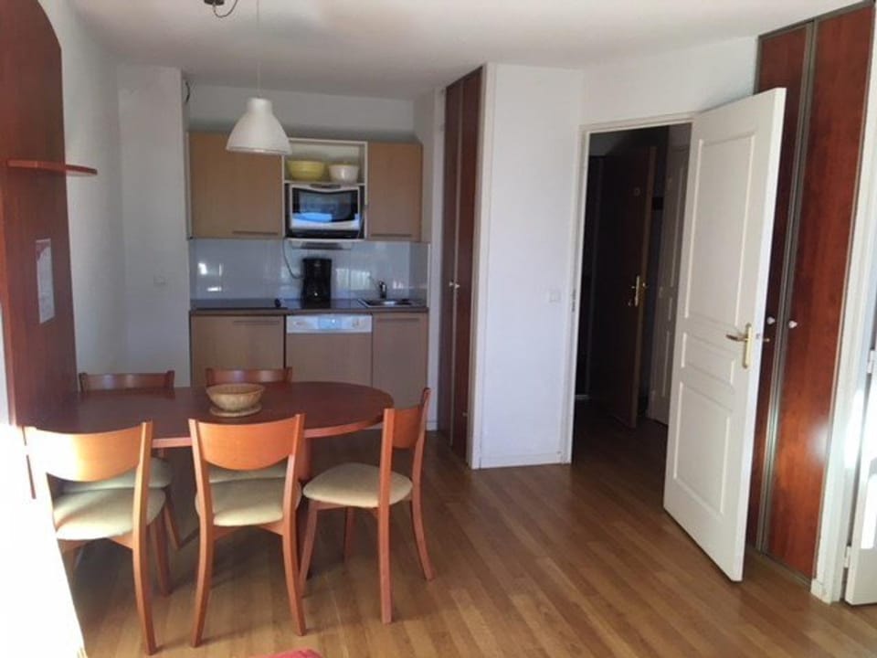 T2 4 pers - terrasse sud, parking, piscine, salle de fitness, près des pistes - FR-1-404-216 Apartment in Aragon