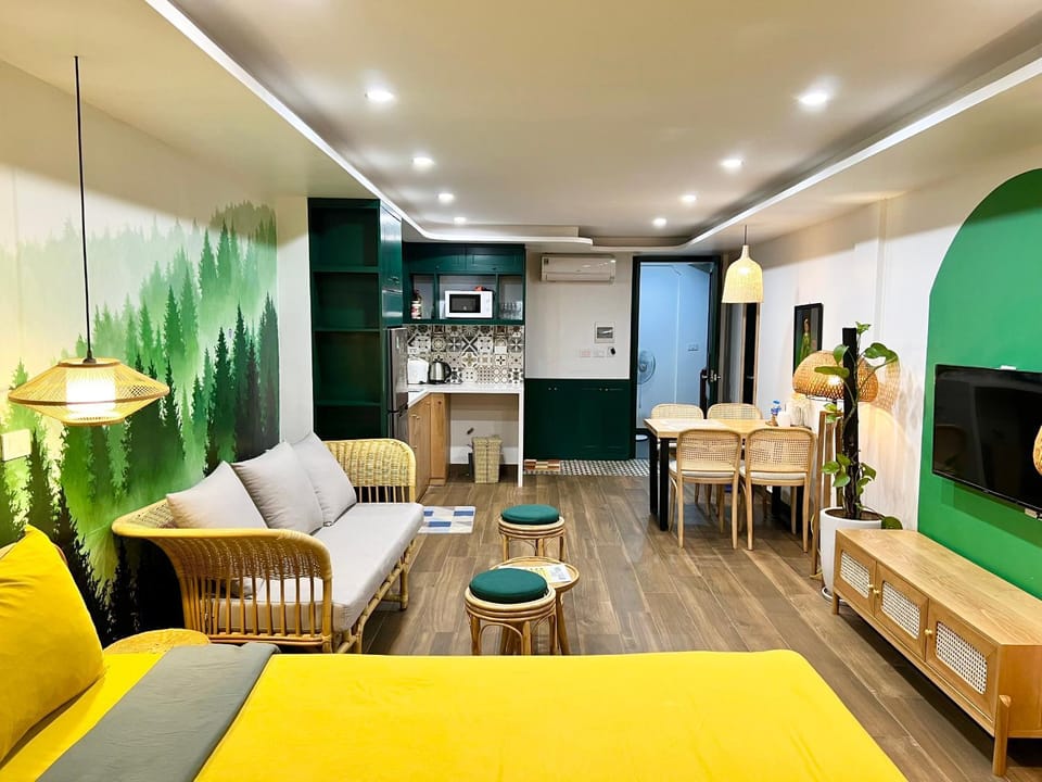 Communal lounge/ TV room, Kitchen or kitchenette, Living room