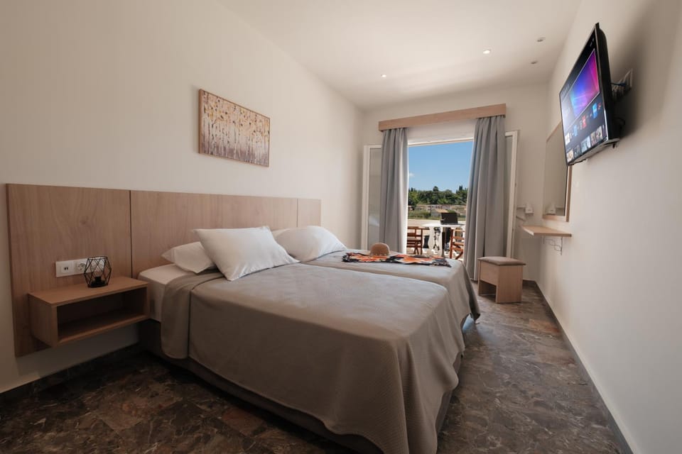 View (from property/room), Balcony/Terrace, Bedroom
