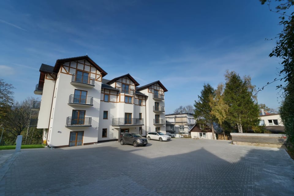 Property building, Facade/entrance, Balcony/Terrace