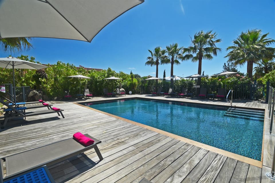 Swimming pool, Swimming pool