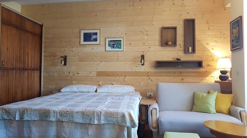 Bed, Photo of the whole room, wardrobe