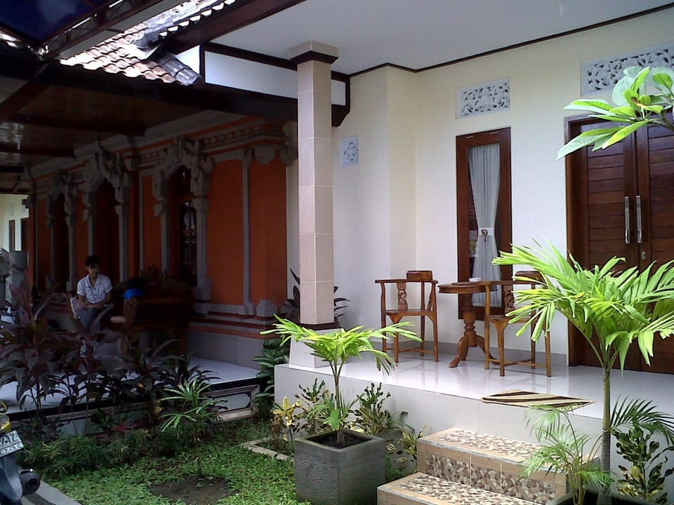 Facade/entrance