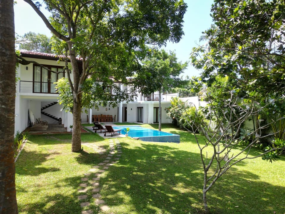 Property building, Day, Garden, Garden view, Pool view, Swimming pool, sunbed