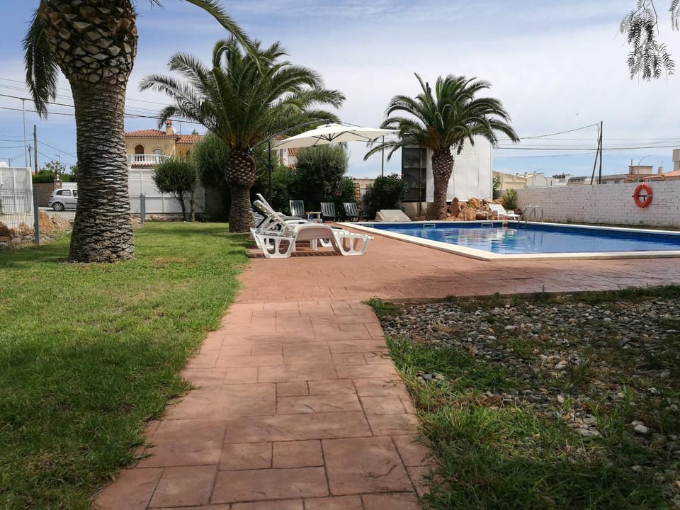 Off site, Garden, Swimming pool, Swimming pool