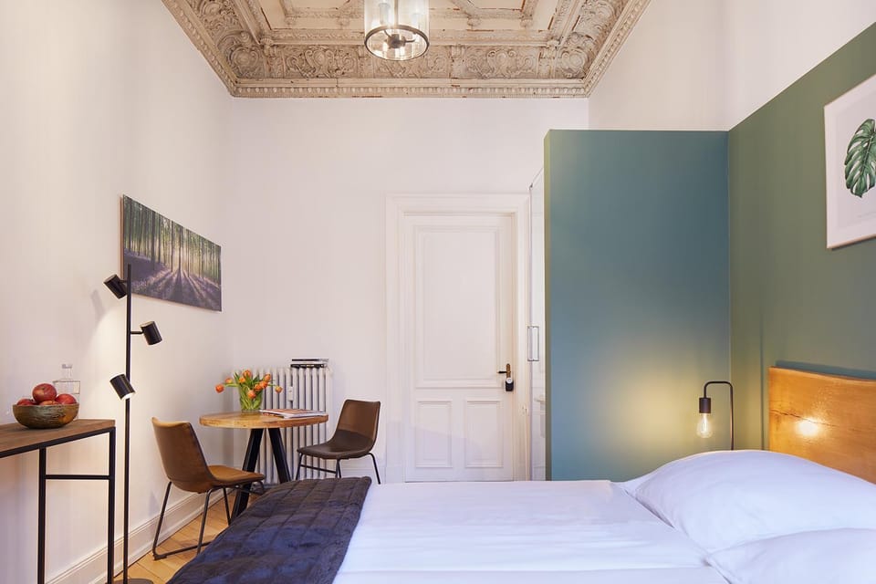 Bed, Living room, Photo of the whole room, Seating area, Bedroom, hair dresser