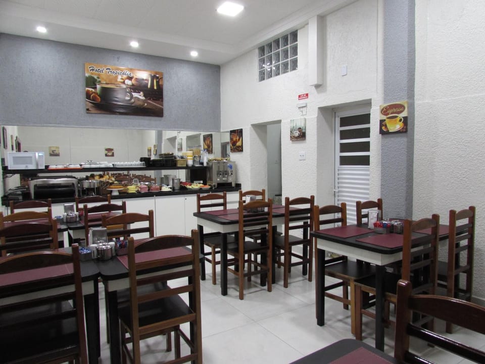 Hotel Tropicália próximo a 25 de março , Brás e Bom Retiro "Com estacionamento conveniado ao lado do hotel" Hotel in Sao Paulo City