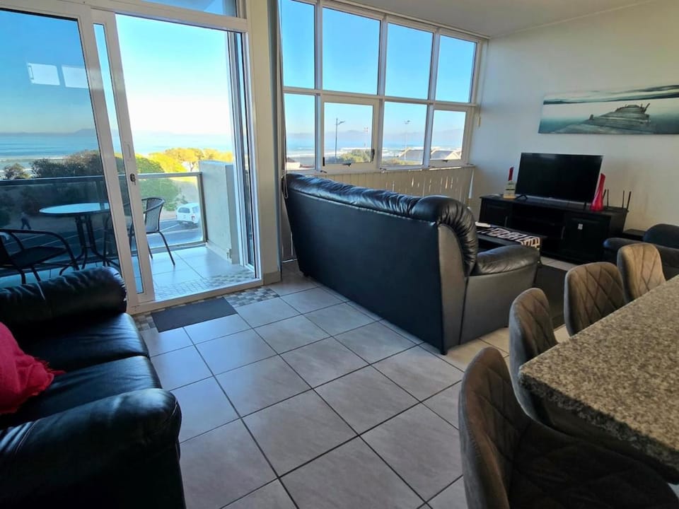 TV and multimedia, View (from property/room), Balcony/Terrace, Living room, Seating area