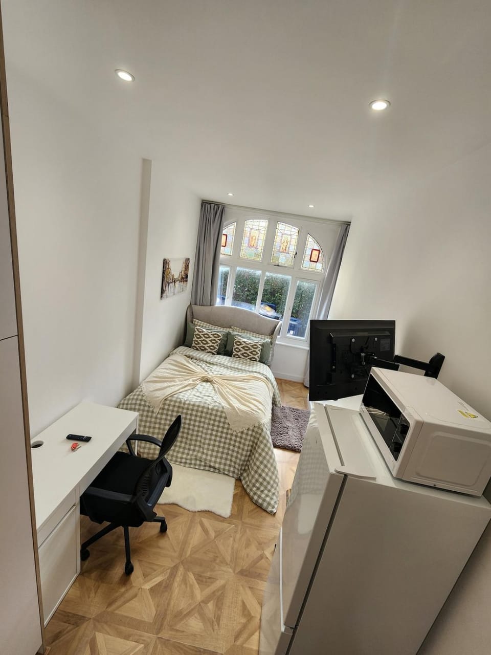 Photo of the whole room