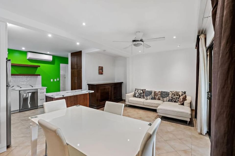 Colorful & Private 2-Bedroom Condo Just a Short Walk from the Beach Apartment in Coco