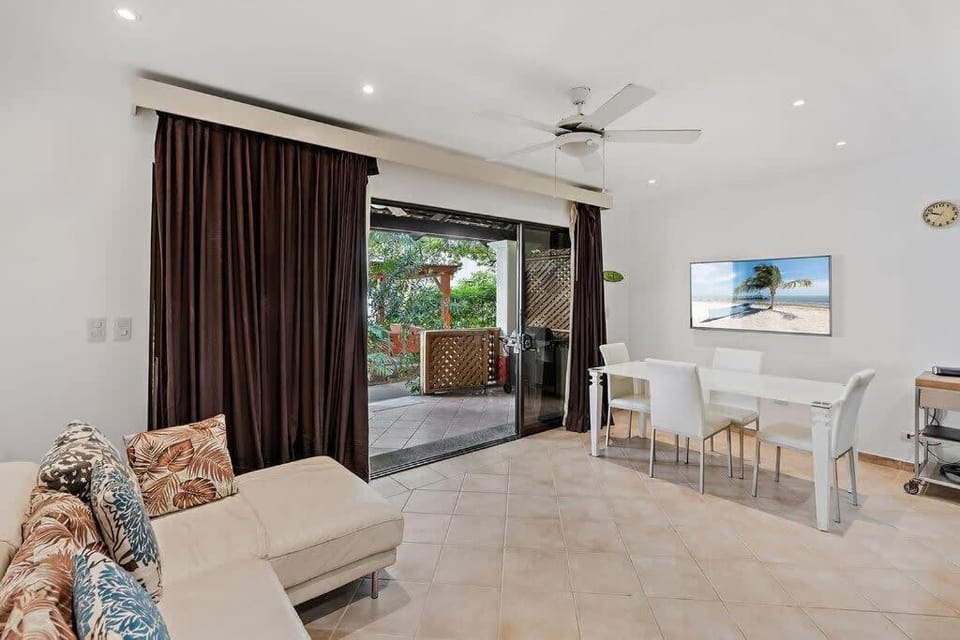 Colorful & Private 2-Bedroom Condo Just a Short Walk from the Beach Apartment in Coco