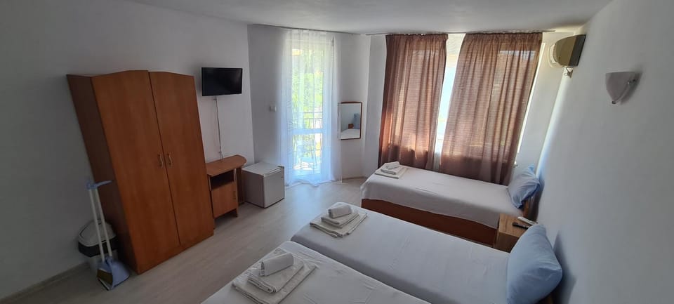 Sineva Guest House Bed and Breakfast in Burgas Province