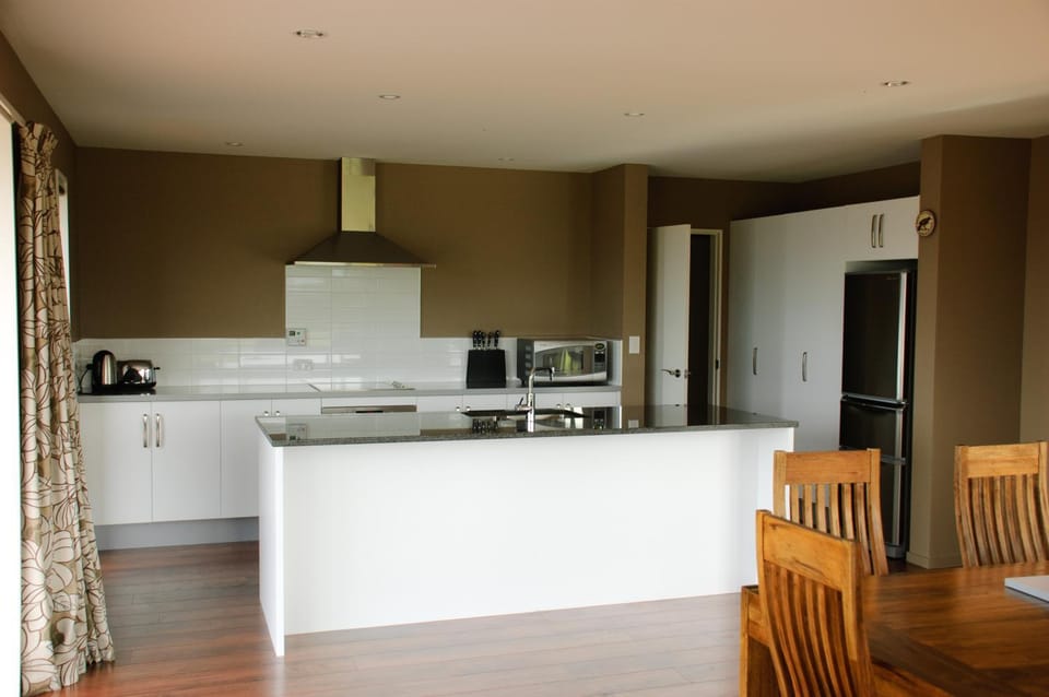 Kitchen or kitchenette, kitchen