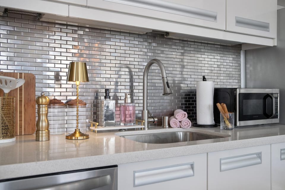 Kitchen or kitchenette, dishwasher, oven, pet friendly, stove