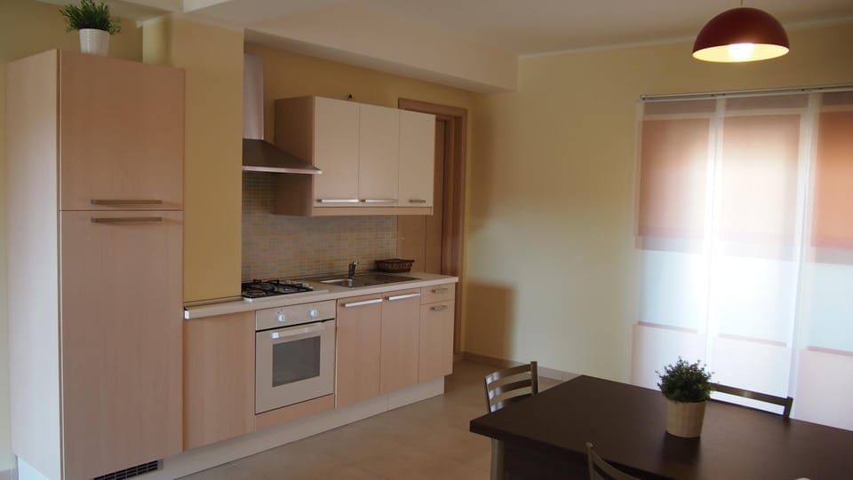 Day, Dining area