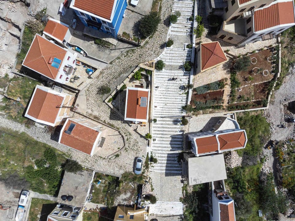 Property building, Neighbourhood, Bird's eye view, Street view, Location