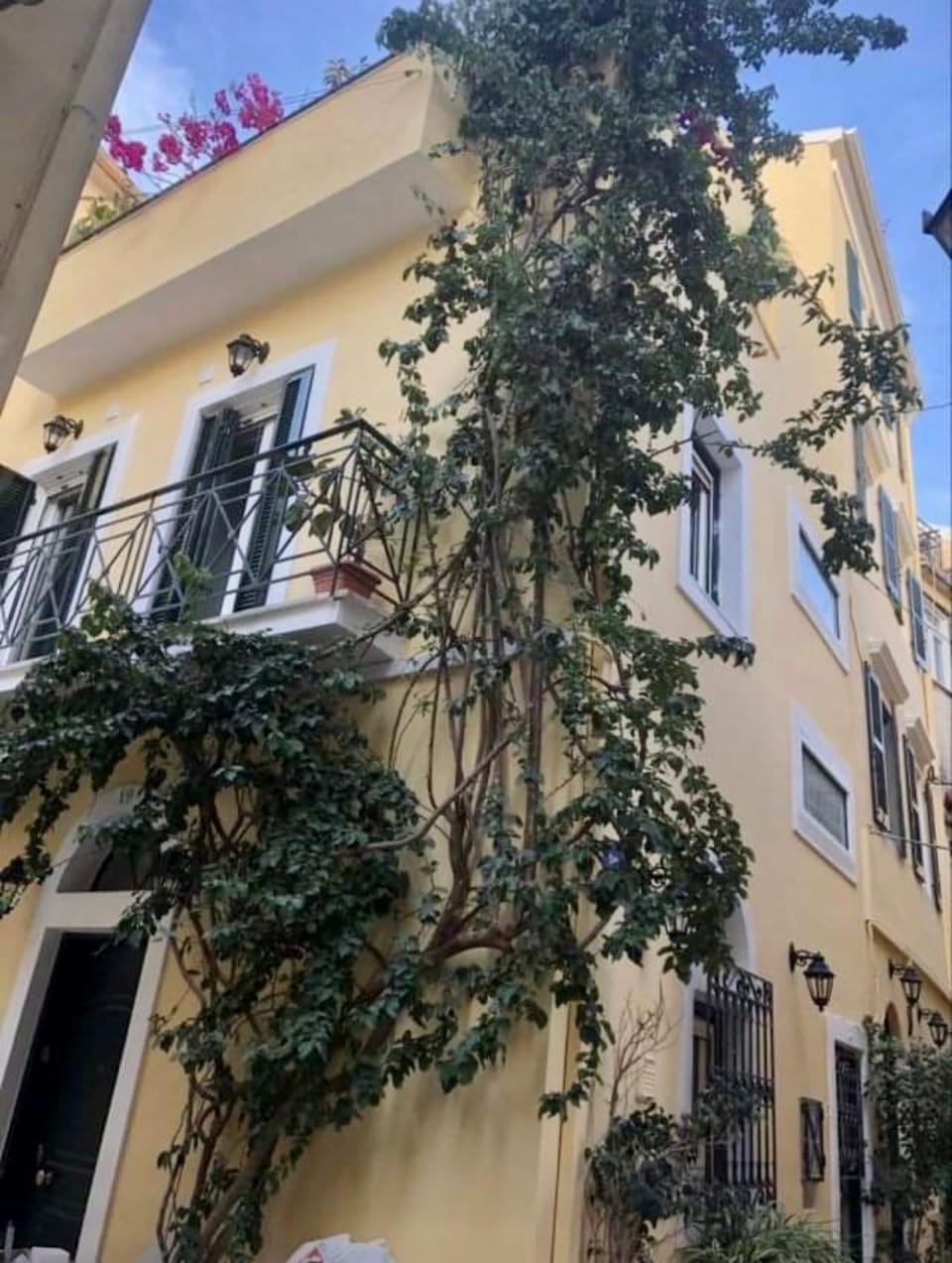 Property building, Facade/entrance