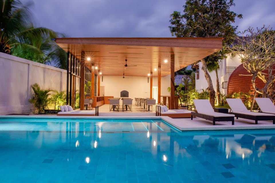 Pool view, Swimming pool, sunbed
