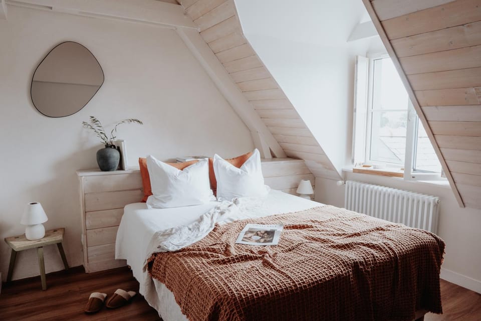 Bed, Photo of the whole room, Bedroom, internet, towels