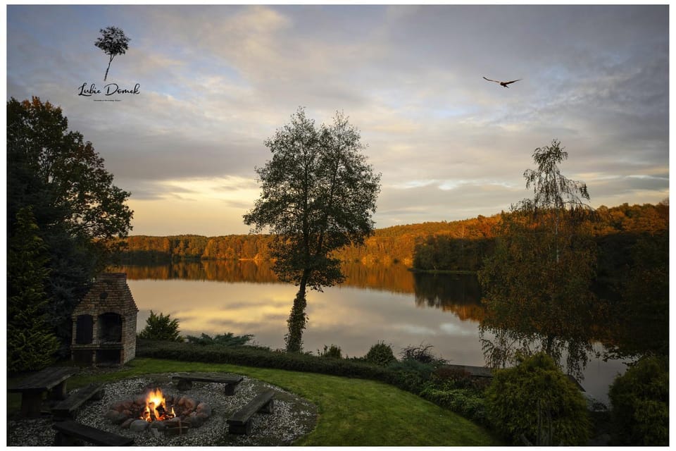 Restaurant/places to eat, BBQ facilities, Garden, Balcony/Terrace, Autumn, Lake view, Sunset