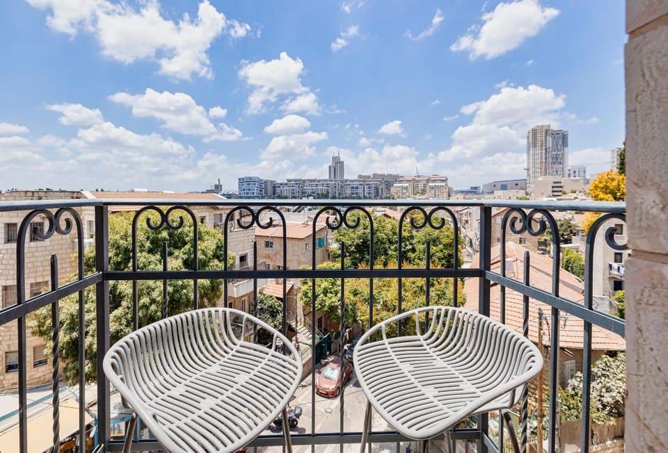 View (from property/room), Balcony/Terrace, City view