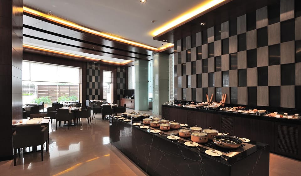 Restaurant/places to eat, Buffet breakfast
