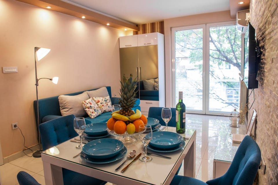 Food and drinks, Food