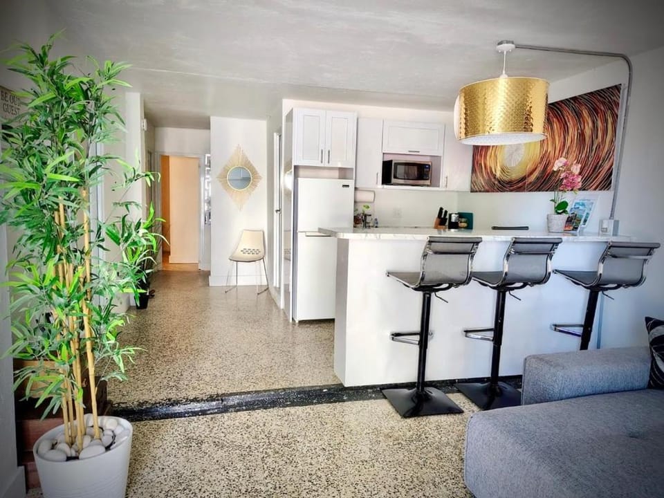 Kitchen or kitchenette, Dining area, stove