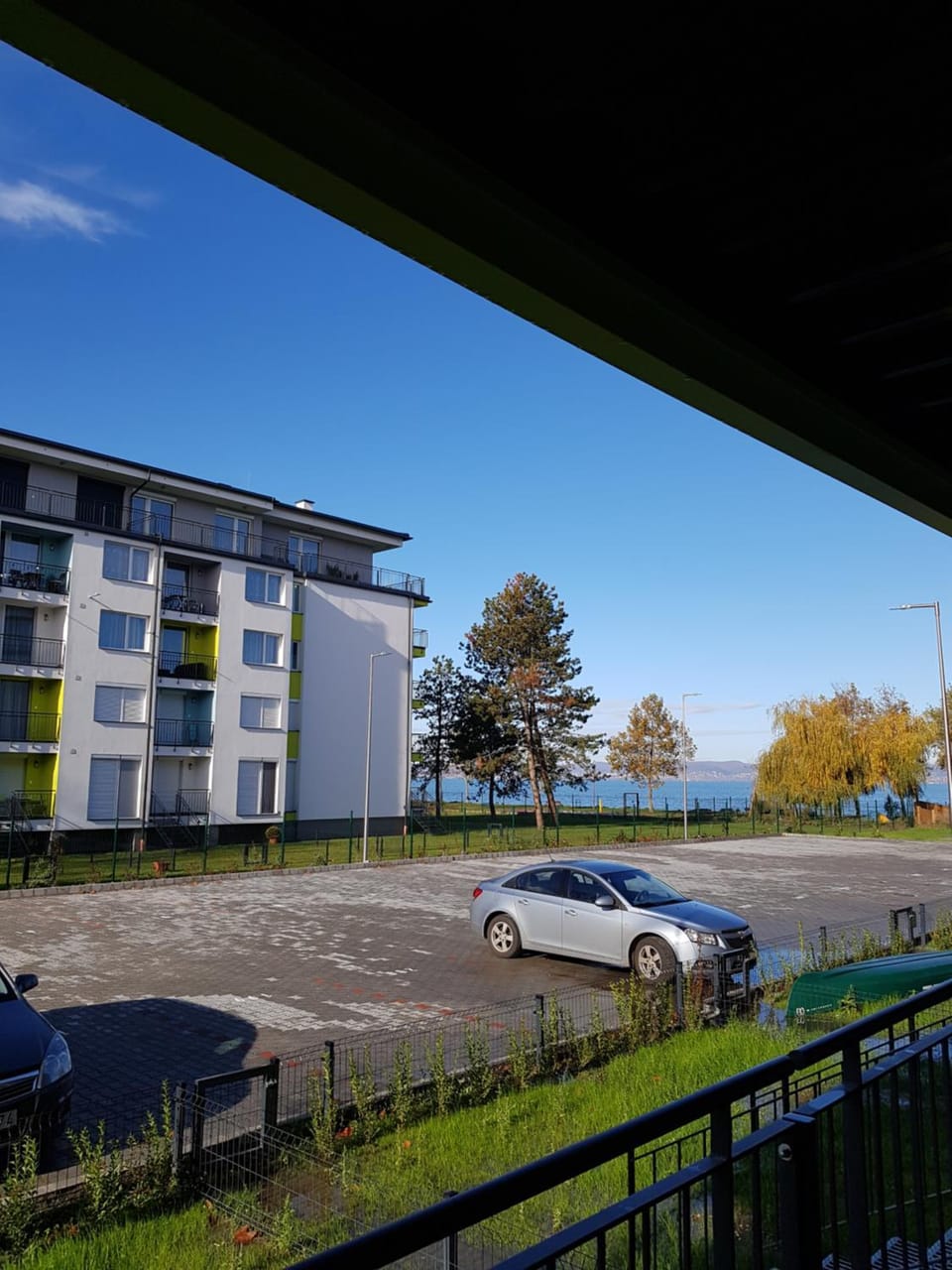 Property building, Balcony/Terrace, Balcony/Terrace, Garden view, Lake view