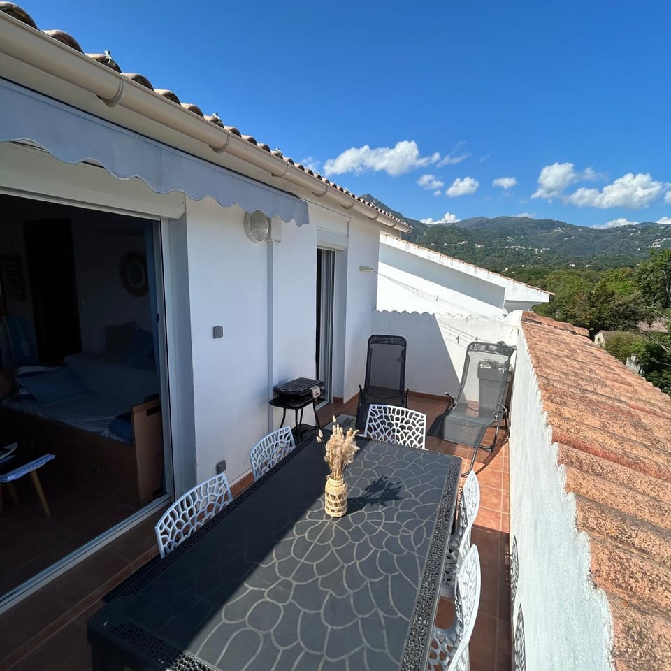 Balcony/Terrace, Mountain view