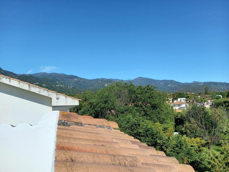 Appartement avec piscine vue mer et montagne Apartment in Corsica