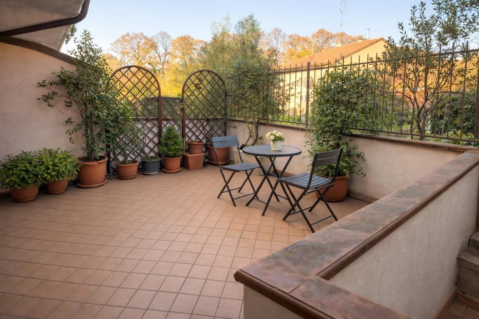 Property building, Spring, Day, Garden, Balcony/Terrace