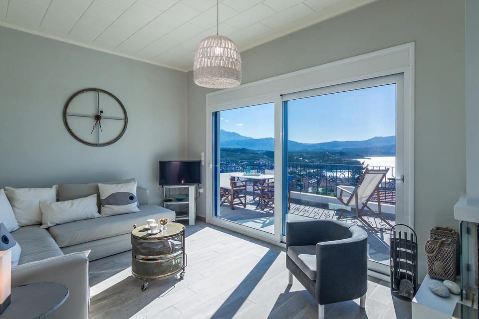 Balcony/Terrace, Living room, Seating area, Mountain view