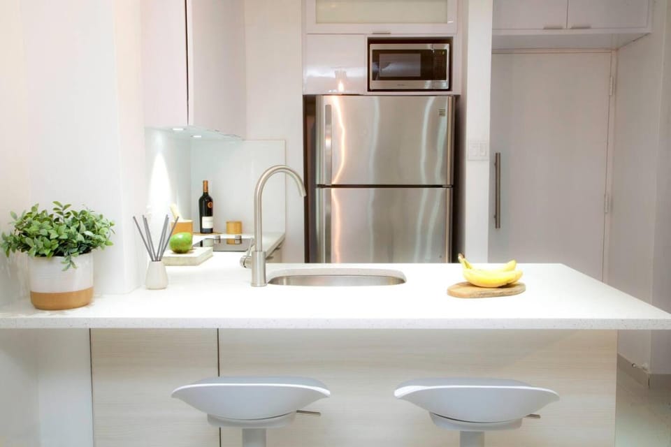 Kitchen or kitchenette, Dining area, minibar