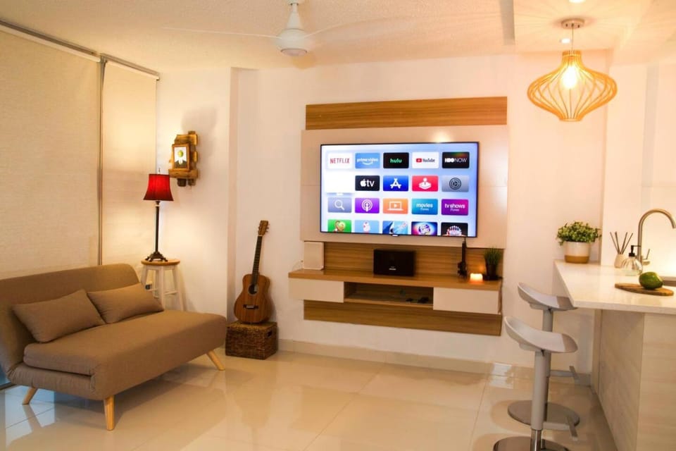 Communal lounge/ TV room, TV and multimedia, Living room, Seating area, Evening entertainment