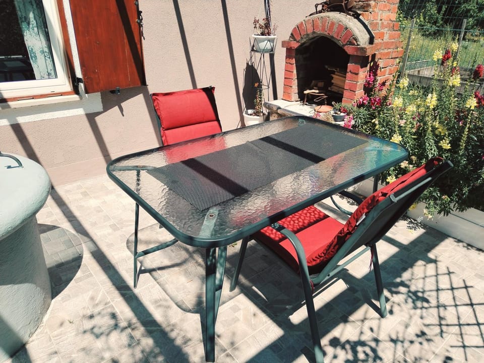 Patio, Day, BBQ facilities, Seating area