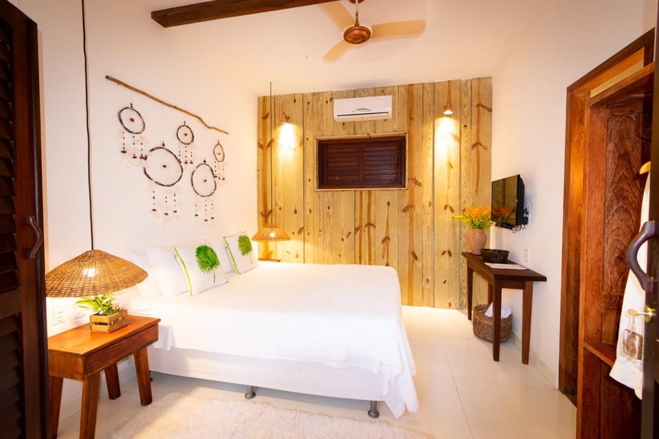 Photo of the whole room, fireplace, air conditioner