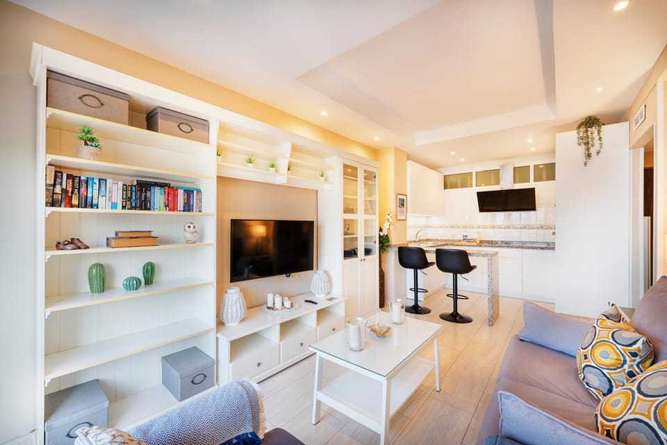 Lounge or bar, kitchen